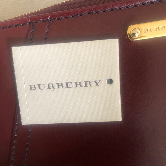 Burberry Authentic NWT and Box Zip Round Wallet - Picture 4 of 14